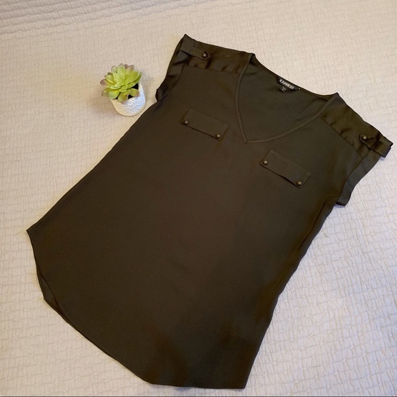 Express Tops - Express • Green Button Detail Top • Small